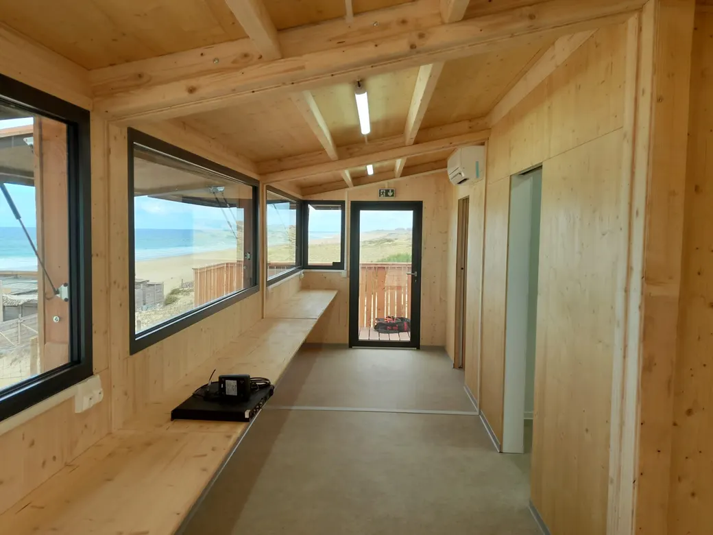 Salle de veille du poste d'Hossegor en enfilade